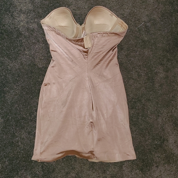 VICTORIA SECRET SHAPEWEAR - Picture 2 of 4